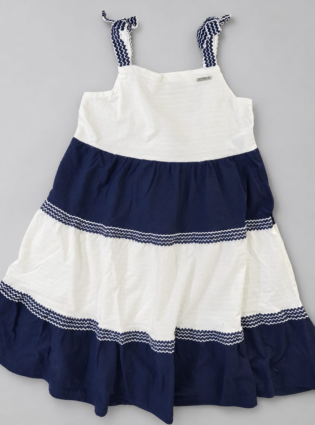 Vestido Infantil em Malha Nikko Bicolor com Alças e Laço Decorativo