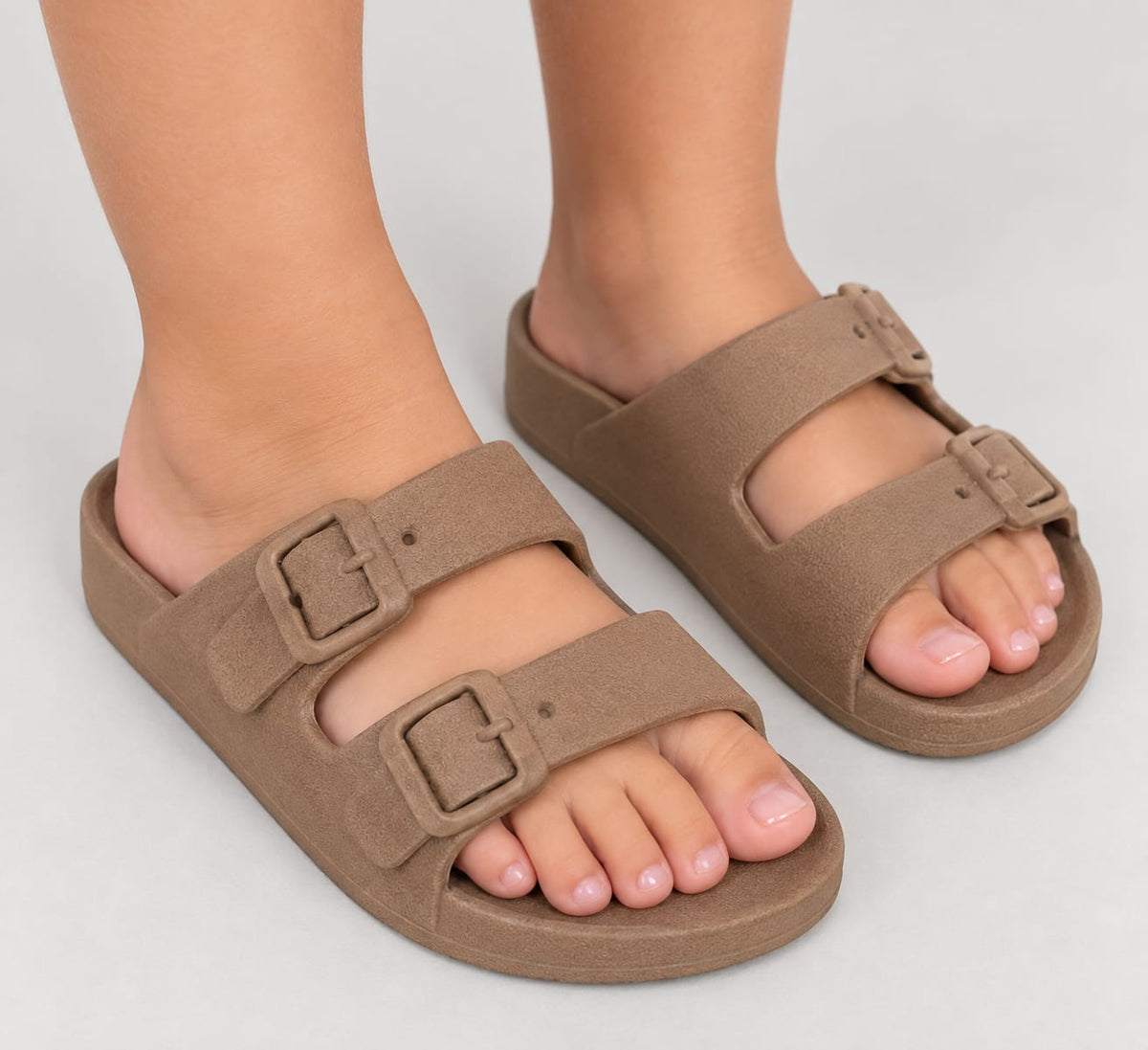 Papete Infantil Up Baby Pardo com Fivelas Decorativas e Solado Antiderrapante