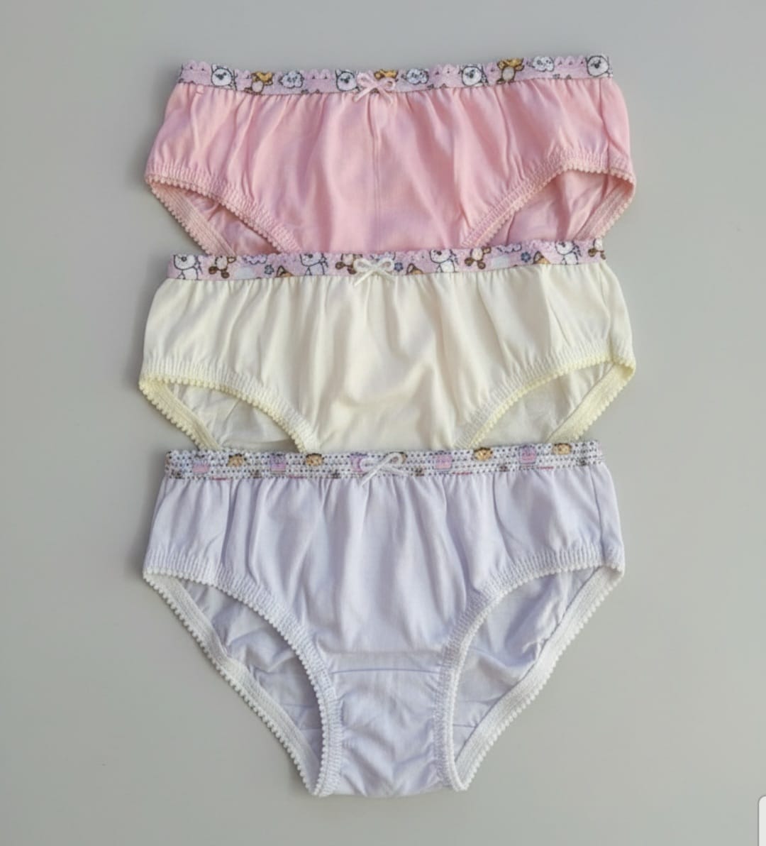 Calcinha Infantil 100% Algodão Lisa – Kit com 3- Conforto, Maciez e Cuidado para o Dia a Dia