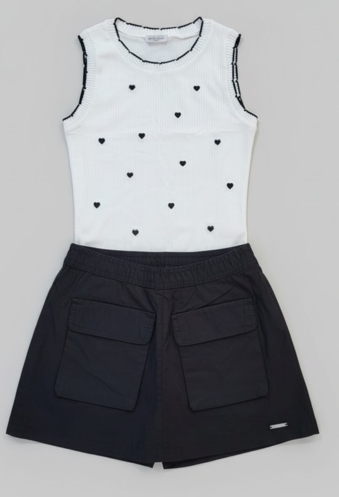 Conjunto Infantil Alakazoo Cereja – Camiseta Canelada e Saia Cargo Feminina Moderna e Confortável