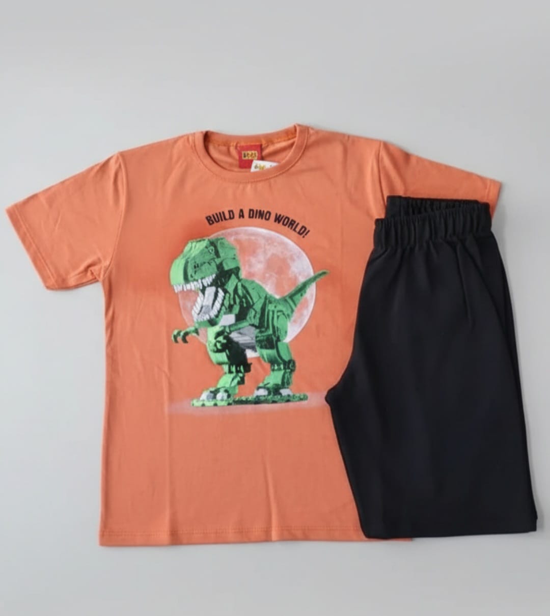 Conjunto Infantil KYLY Dinossauro – Blusa e Bermuda Masculina Confortável e Estilosa