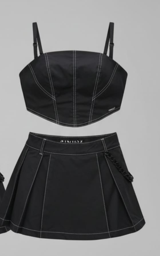 Conjunto Feminino Pink X – Cropped e Saia com Corrente, Look Moderno, Estiloso e Confortável