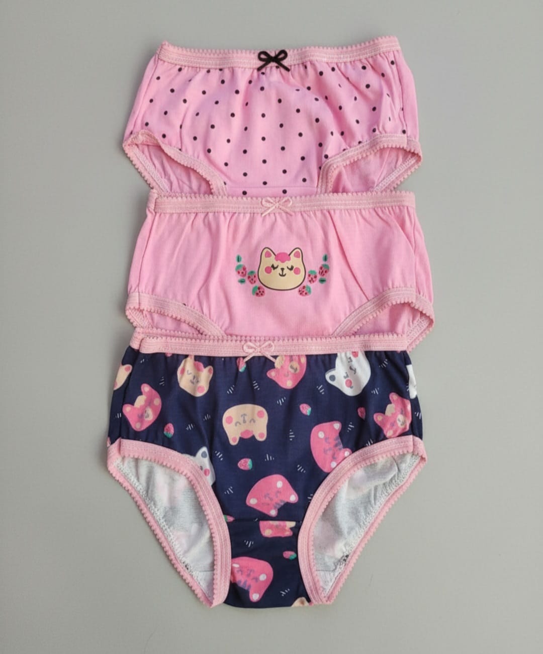 Calcinha Infantil 100% Algodão Colorida – Kit com 3 - Conforto, Maciez e Estampas Lindas para o Dia a Dia