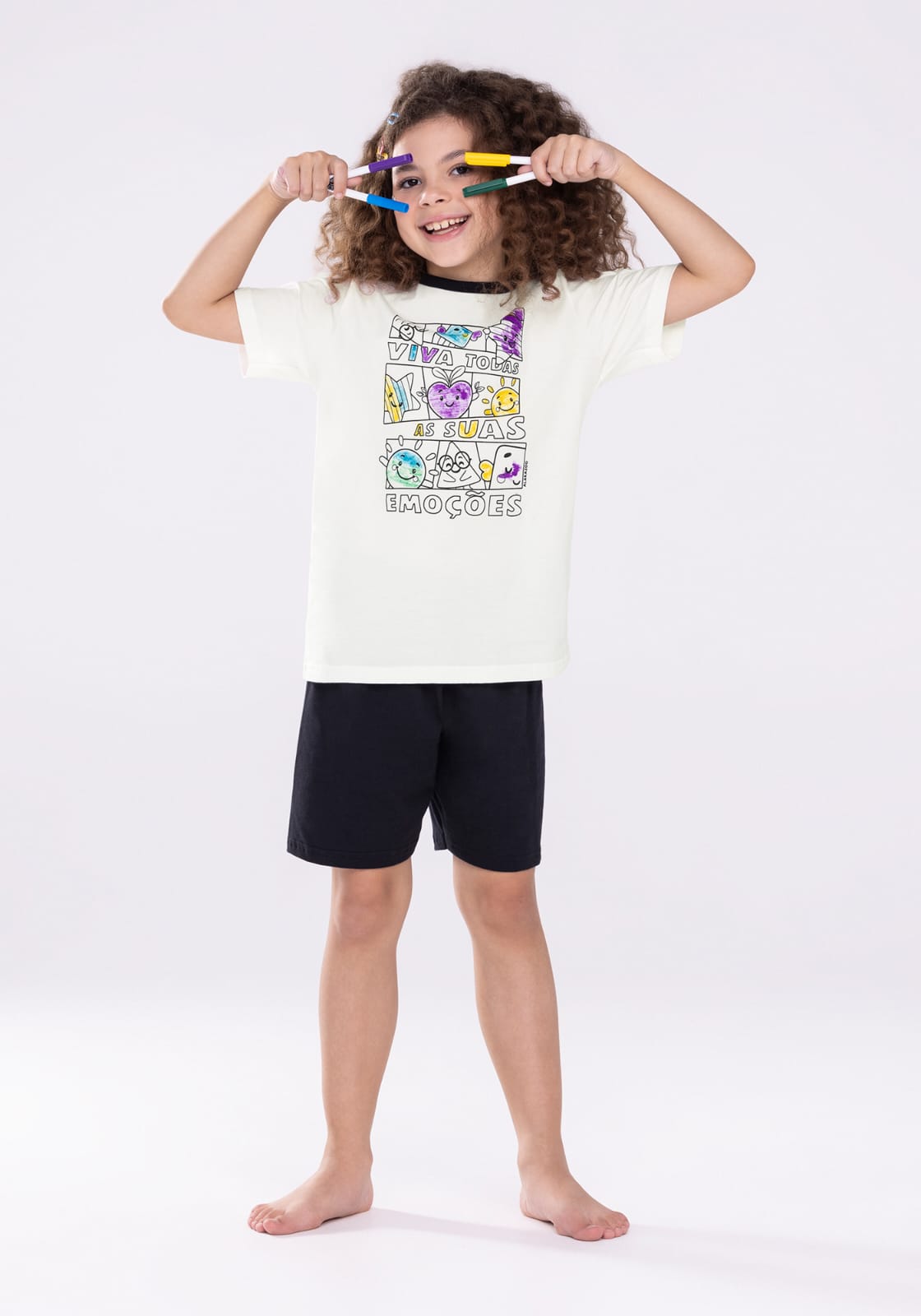 Pijama Infantil Unissex para Colorir com Canetinhas Laváveis + Livro de Colorir + Adesivos