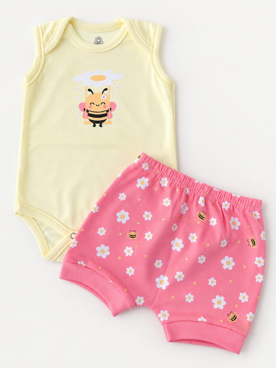 KIT BEBÊ 3 PEÇAS 2 BODIES + SHORT ESTAMPA ABELHINHA