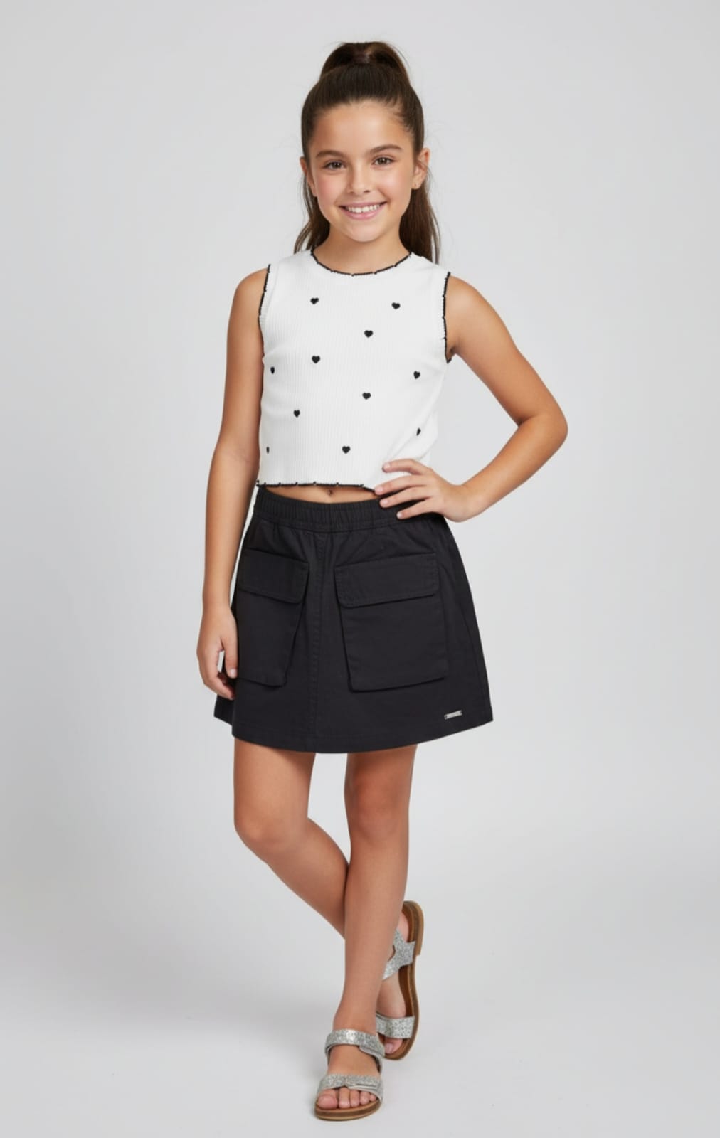 Conjunto Infantil Alakazoo Cereja – Camiseta Canelada e Saia Cargo Feminina Moderna e Confortável