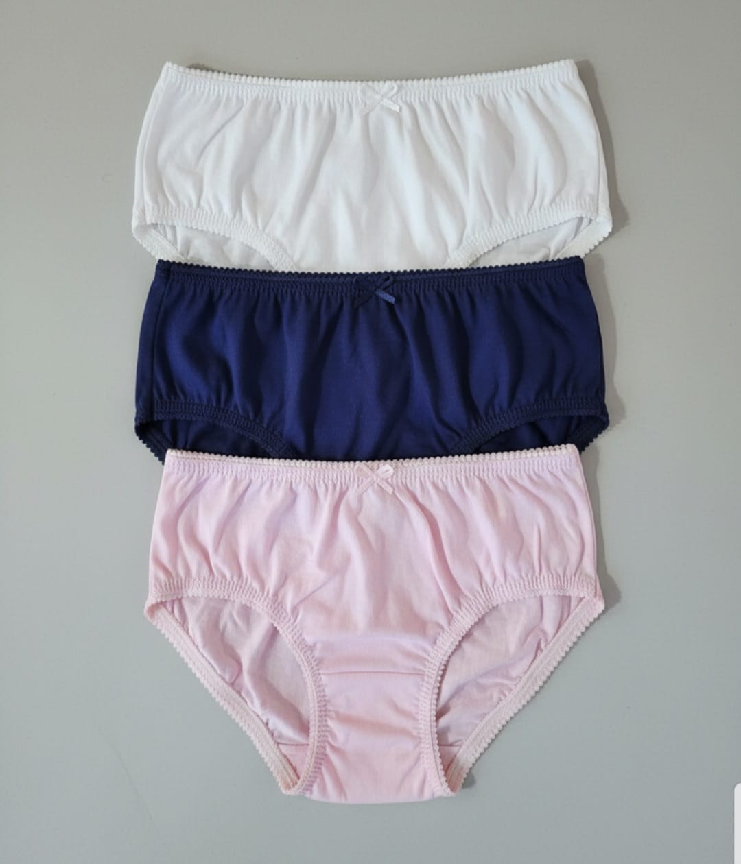 Calcinha Infantil 100% Algodão Lisa – Kit com 3-  Conforto, Suavidade e Liberdade para o Dia a Dia